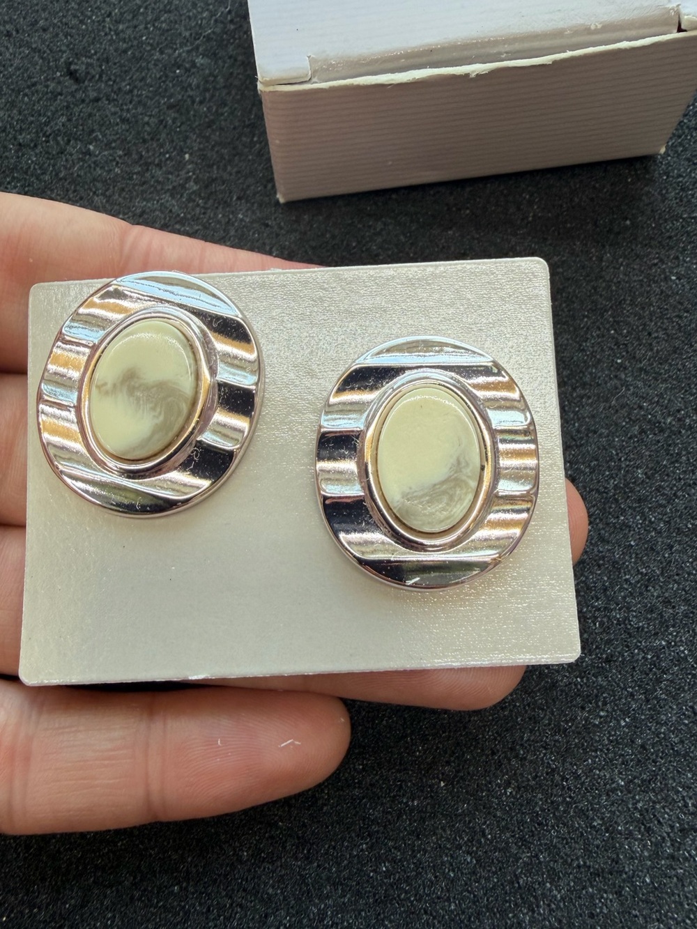 Vintage Avon Stonescape PIereced Earrings